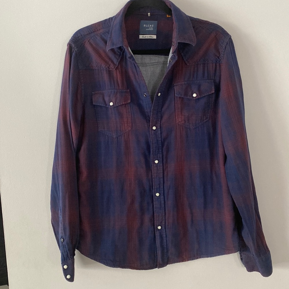 Blend plaid women’s snap closure long sleeve
